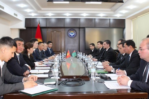 Turkmenistán a Kyrgyzstán se zaměřují na tranzit, tarify a infrastrukturu