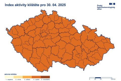 Klíšťata jsou ve vysoké aktivitě. Riziko napadení platí téměř pro celé Česko