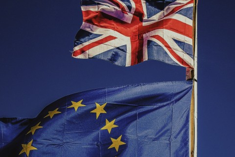 Spojené království a EU uzavřely novou dohodu na podporu britské ekonomiky.
