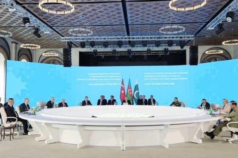 Ázerbájdžán, Turecko a Pákistán posilují strategické partnerství na summitu v Lačinu