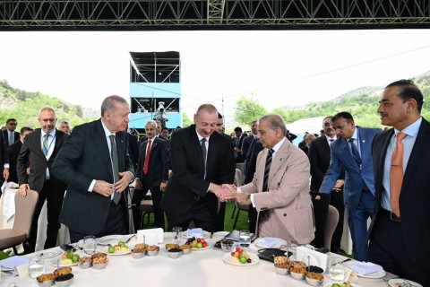 Ázerbájdžán, Turecko a Pákistán posilují strategické partnerství na summitu v Lačinu