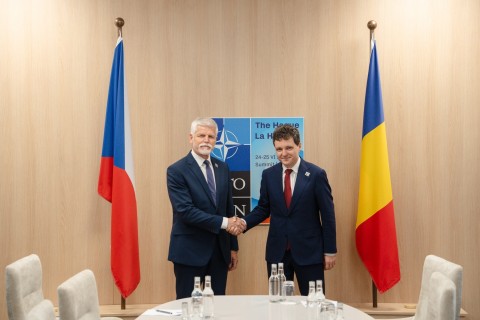 Česká delegace v čele s prezidentem Pavlem jednala na summitu NATO v Haagu