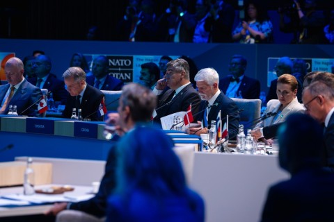 Česká delegace v čele s prezidentem Pavlem jednala na summitu NATO v Haagu