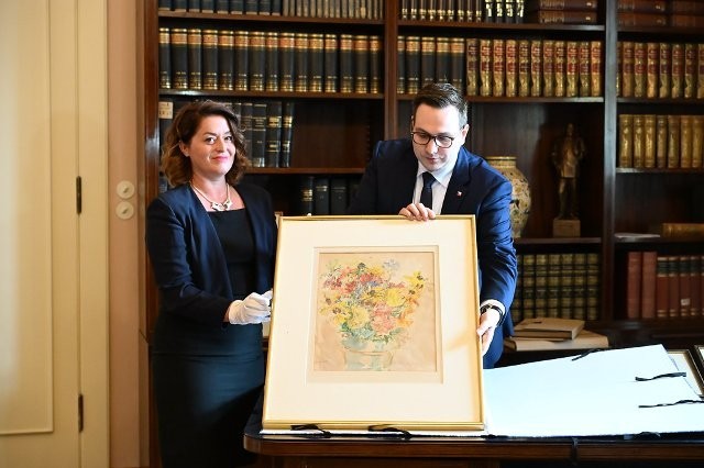 Ministr Lipavský převzal významný soubor uměleckých děl z pozůstalosti po Janu Masarykovi