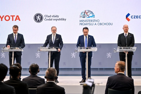 Toyota začne v Kolíně vyrábět elektromobily i baterie