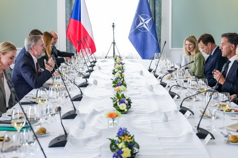 Premiér Fiala jednal v Praze s šéfem NATO Ruttem o posílení evropské bezpečnosti a možnostech míru na Ukrajině