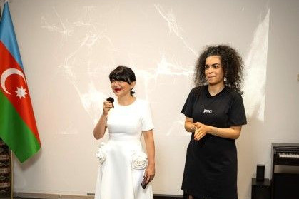 V Praze byla zahájena výstava obrazů našeho krajana s názvem „Kořeny“ – FOTO