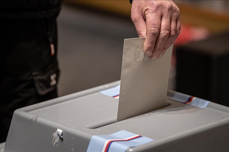 Češi jdou k volbám zvolit novou vládu