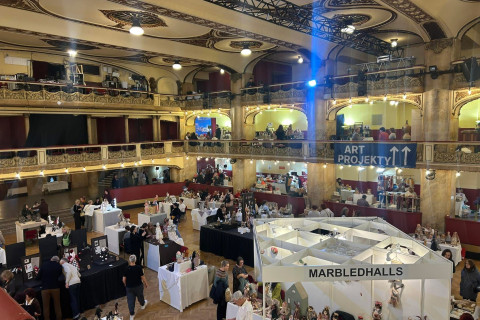 Díla ázerbájdžánské umělkyně byla v Praze vysoce oceněna