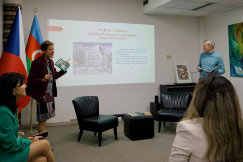 V Praze byla představena sbírka české klasiky v ázerbájdžánském překladu – FOTO