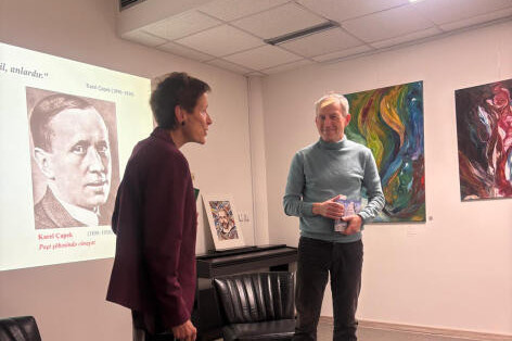 V Praze byla představena sbírka české klasiky v ázerbájdžánském překladu – FOTO