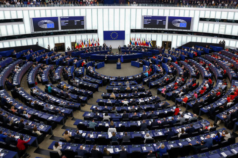 V Evropském parlamentu vyzvali k posunu politiky doprava