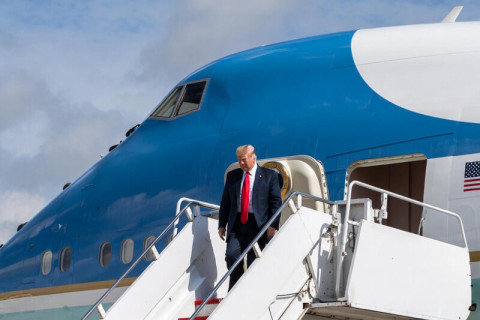 Trump přicestoval do Švýcarska – VIDEO