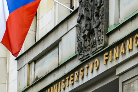 Česká vláda snižuje financování drogové politiky o 100 milionů korun, odborníci varují před riziky