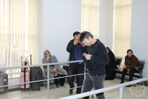 Diplomaté ze Švédska a Česka byli evakuováni z Íránu přes Ázerbájdžán