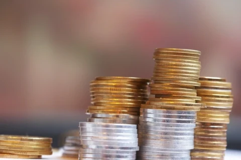 Průměrná mzda v Česku dosáhla historického maxima a okamžitě se ocitla pod tlakem