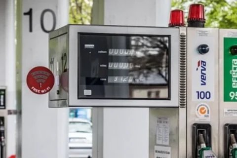 V Česku dosáhly ceny nafty maxima za poslední čtyři roky