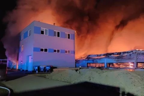 V Česku byla do vazby poslána obviněná z podpálení obranného závodu