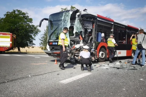 Při střetu dvou autobusů v Česku bylo zraněno 17 lidí